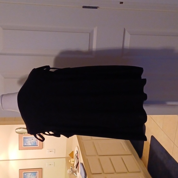 💙🏍Elegant Black Pickaboo Sleeve Top - Picture 7 of 12